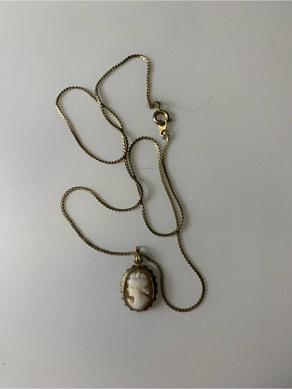 Vintage Gold Cameo Pendant Necklace - Classic Women's Jewelry
